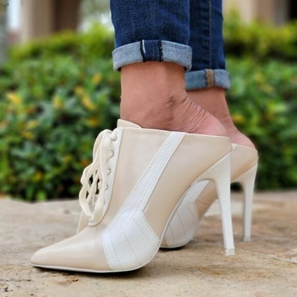 Women Nude Low Cut Pontied Toe Booties - Picture 3 of 6